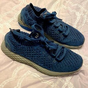 Size 8.5 Nobull sneakers! Good condition!